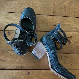 Free birds dress shoes